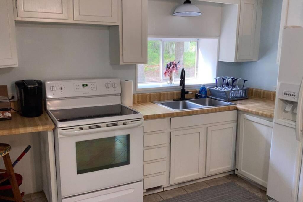 Tucked Away Newly Renovated 2 Bedroom/ 1 Bath Sleeps 8 Beaufort Esterno foto