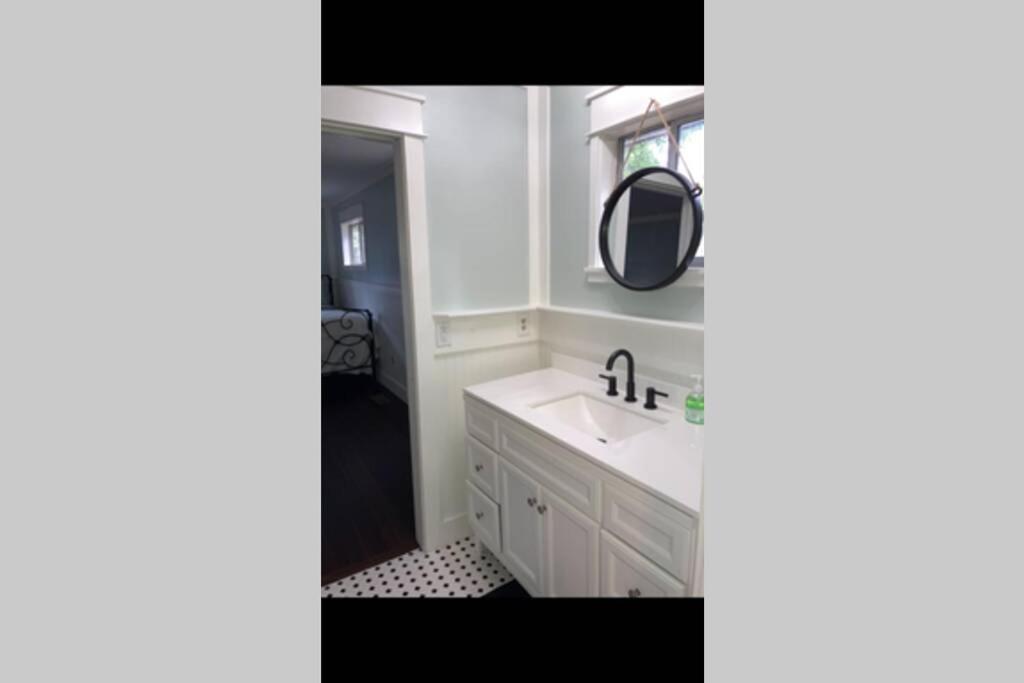 Tucked Away Newly Renovated 2 Bedroom/ 1 Bath Sleeps 8 Beaufort Esterno foto