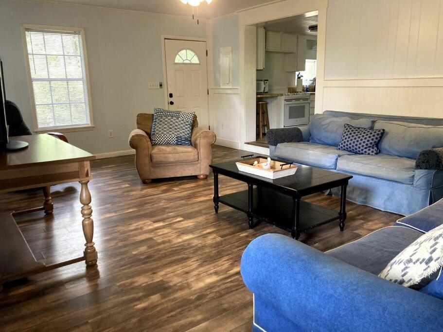 Tucked Away Newly Renovated 2 Bedroom/ 1 Bath Sleeps 8 Beaufort Esterno foto