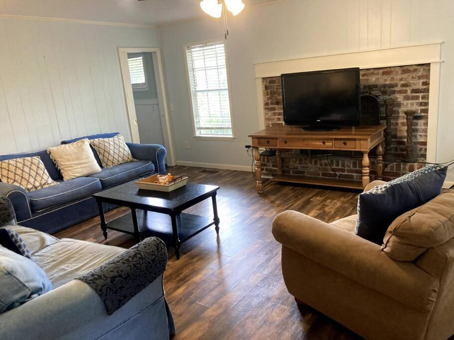 Tucked Away Newly Renovated 2 Bedroom/ 1 Bath Sleeps 8 Beaufort Esterno foto